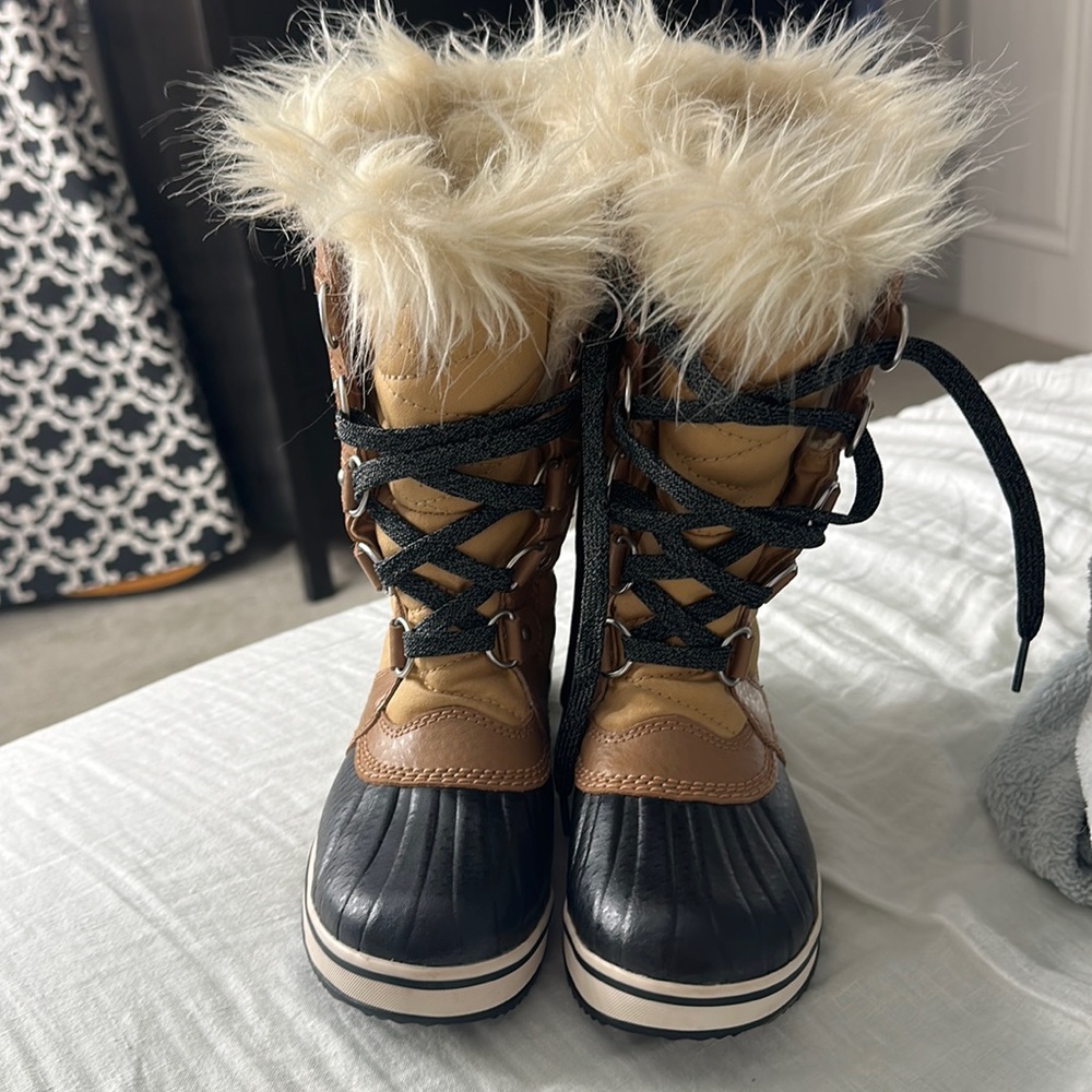Kids sorel boots new